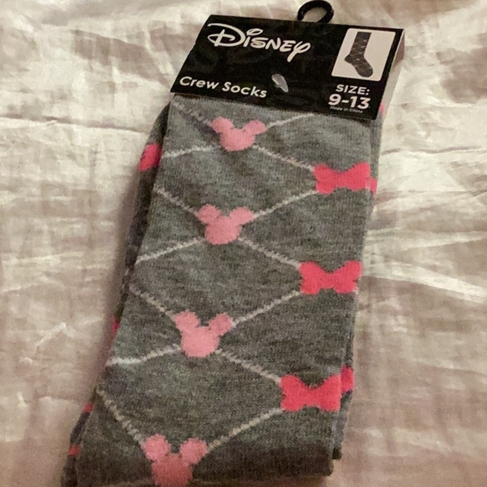 💗NWT Disney Minnie  Mouse Unisex Socks 
Size 9–13 Closet Must Have 💗